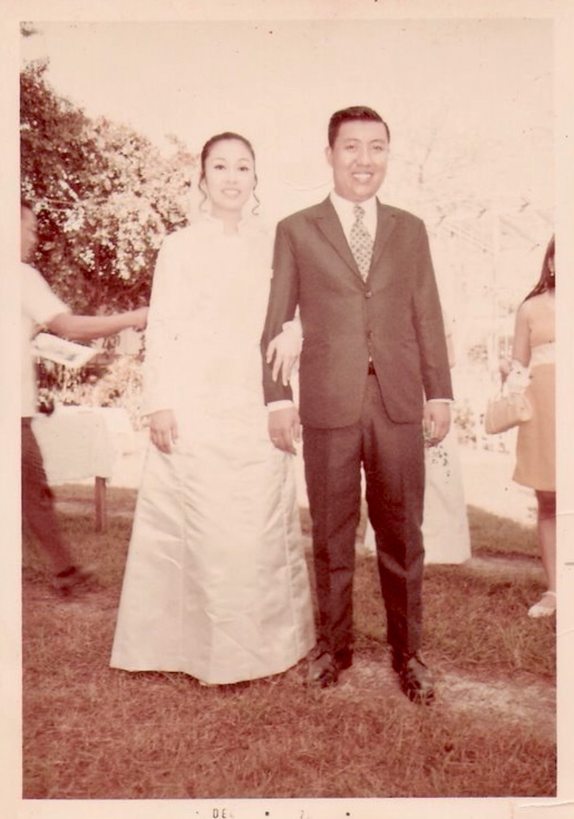 Maning and bride in an outdoor wedding portrait